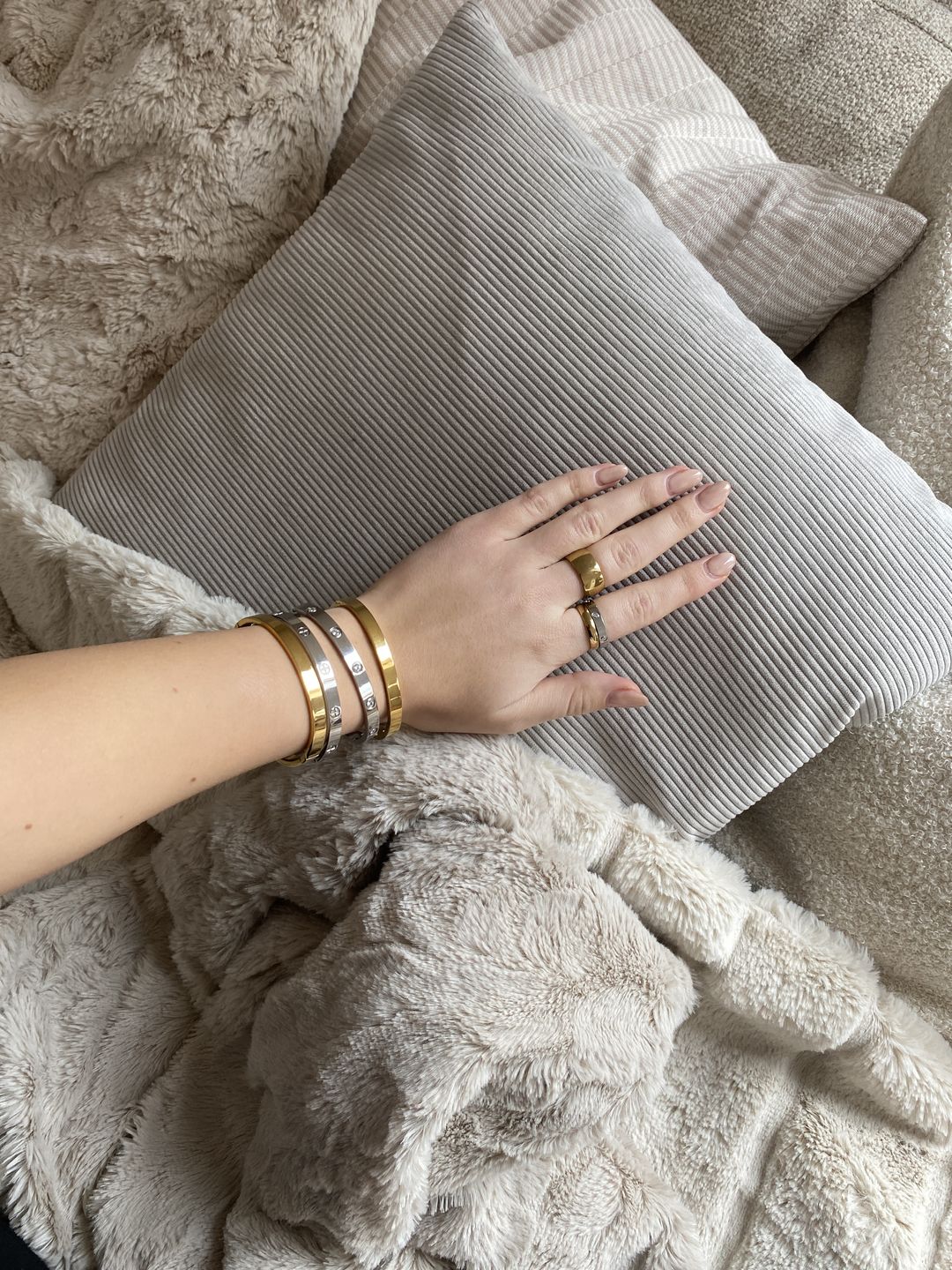 Customer photo review of Crossed Arianna Armreif | 18K vergoldet