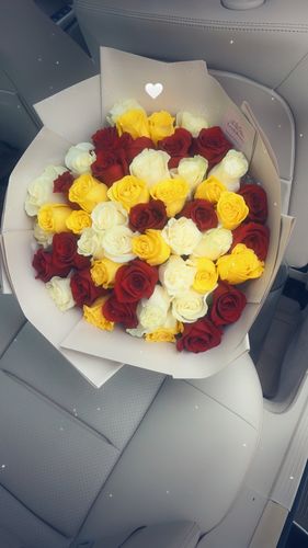 Customer photo review of White and Yellow Rose Bouquet