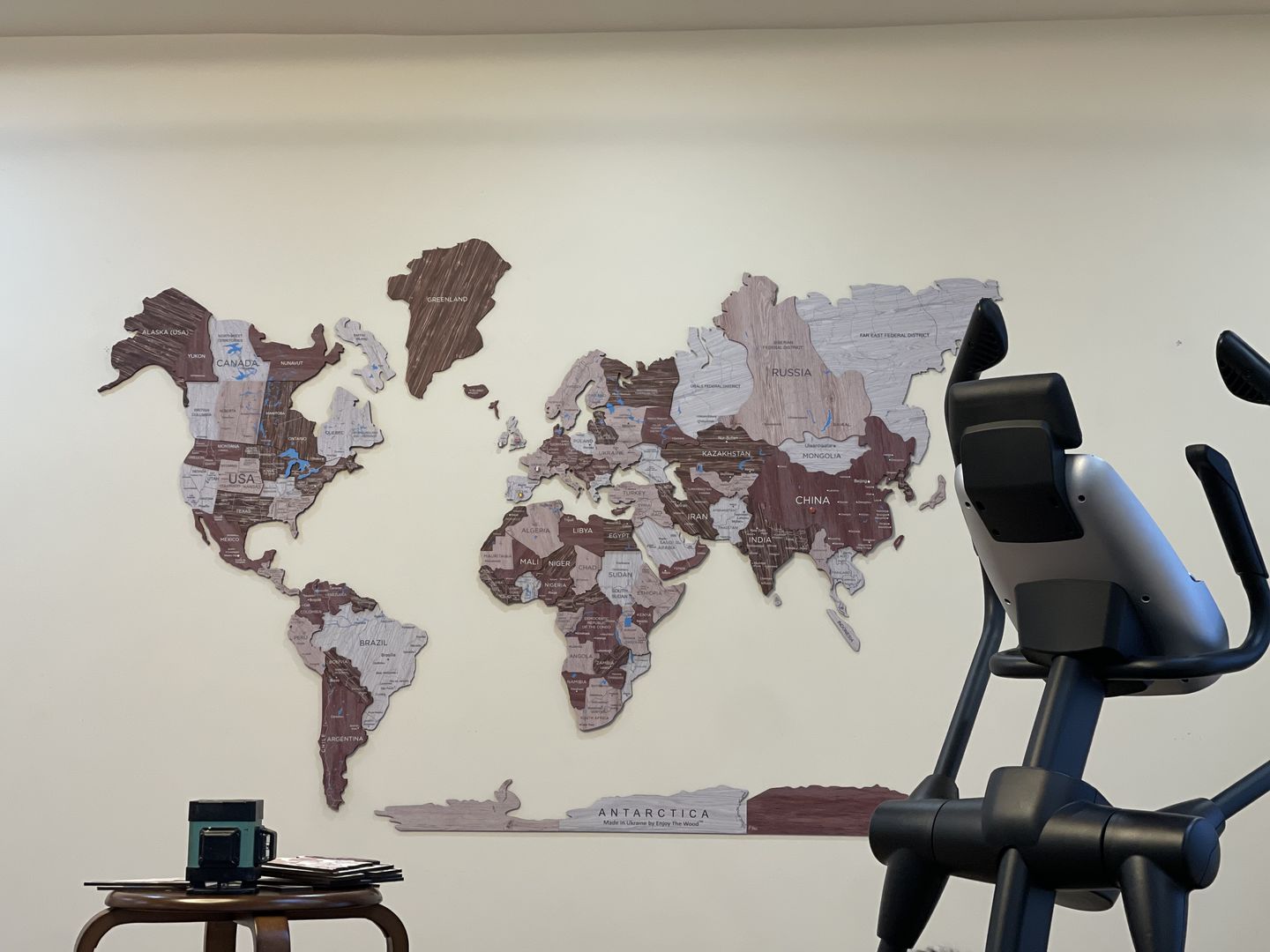 Customer photo review of 3D Wooden World Map Cappuccino