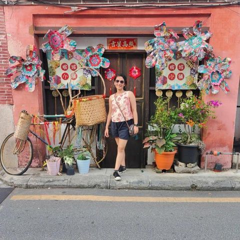 Customer photo review of Black Airy-Linen Shorts