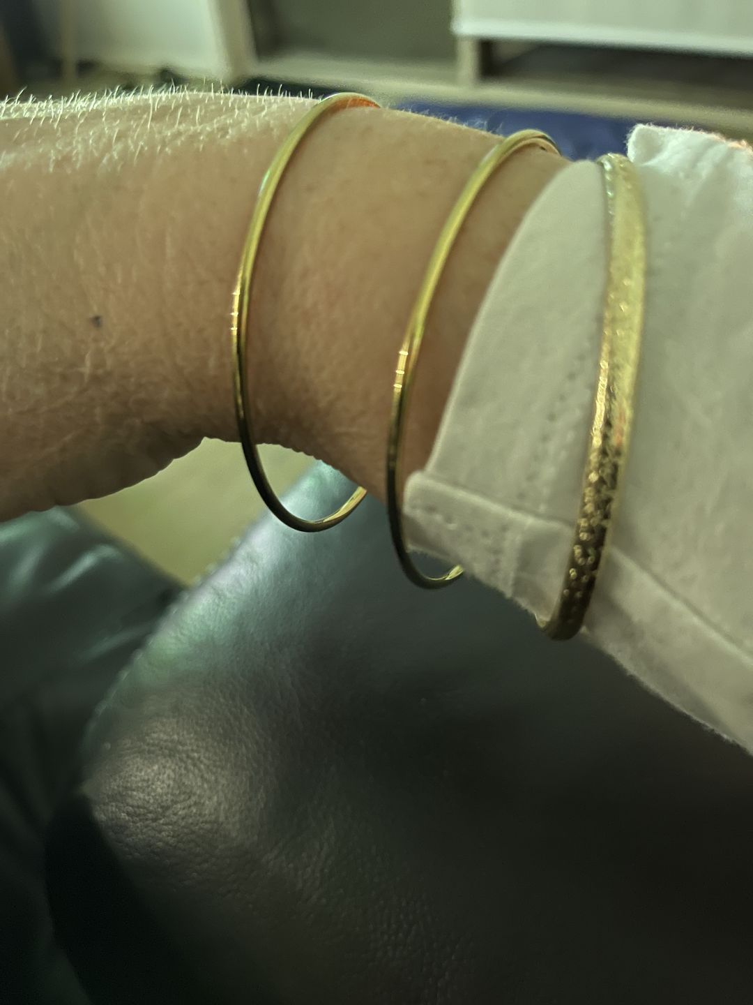 Customer photo review of Solid Golf Bangle 2mm Gold Layered