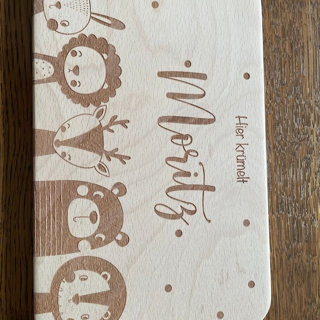 Customer photo review of Personalisiertes Frühstücksbrettchen Große Tierfamilie