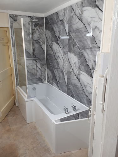 Customer photo review of Reinforced L-Shaped Square Shower Bath 1700 x 850/700 C/W Hinged 6mm Bath Screen & Front Panel