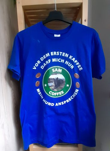 Customer photo review of Vor dem ersten Kaffee darf mich nur mein Hund ansprechen - T-Shirt Unisex