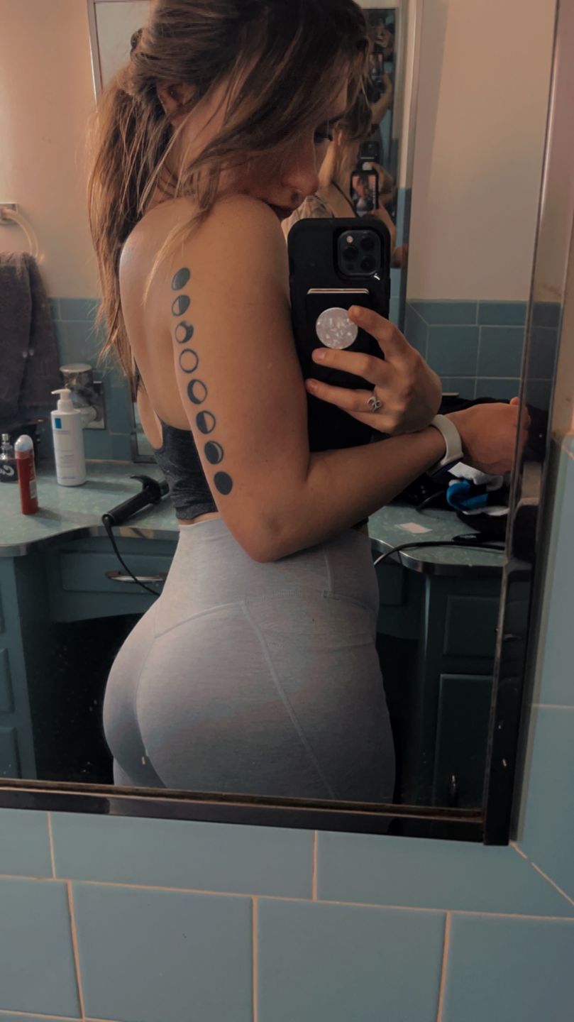 Customer photo review of Dream Leggings with Pockets - Mist