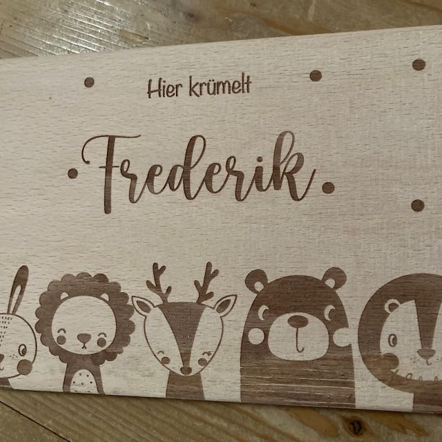 Customer photo review of Personalisiertes Frühstücksbrettchen Große Tierfamilie
