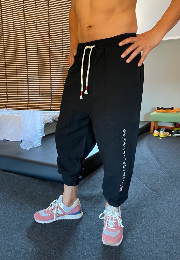 Customer photo review of Kurahan Pants