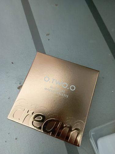 Customer photo review of O.TWO.O MULTI USE MAKEUP PALETTE