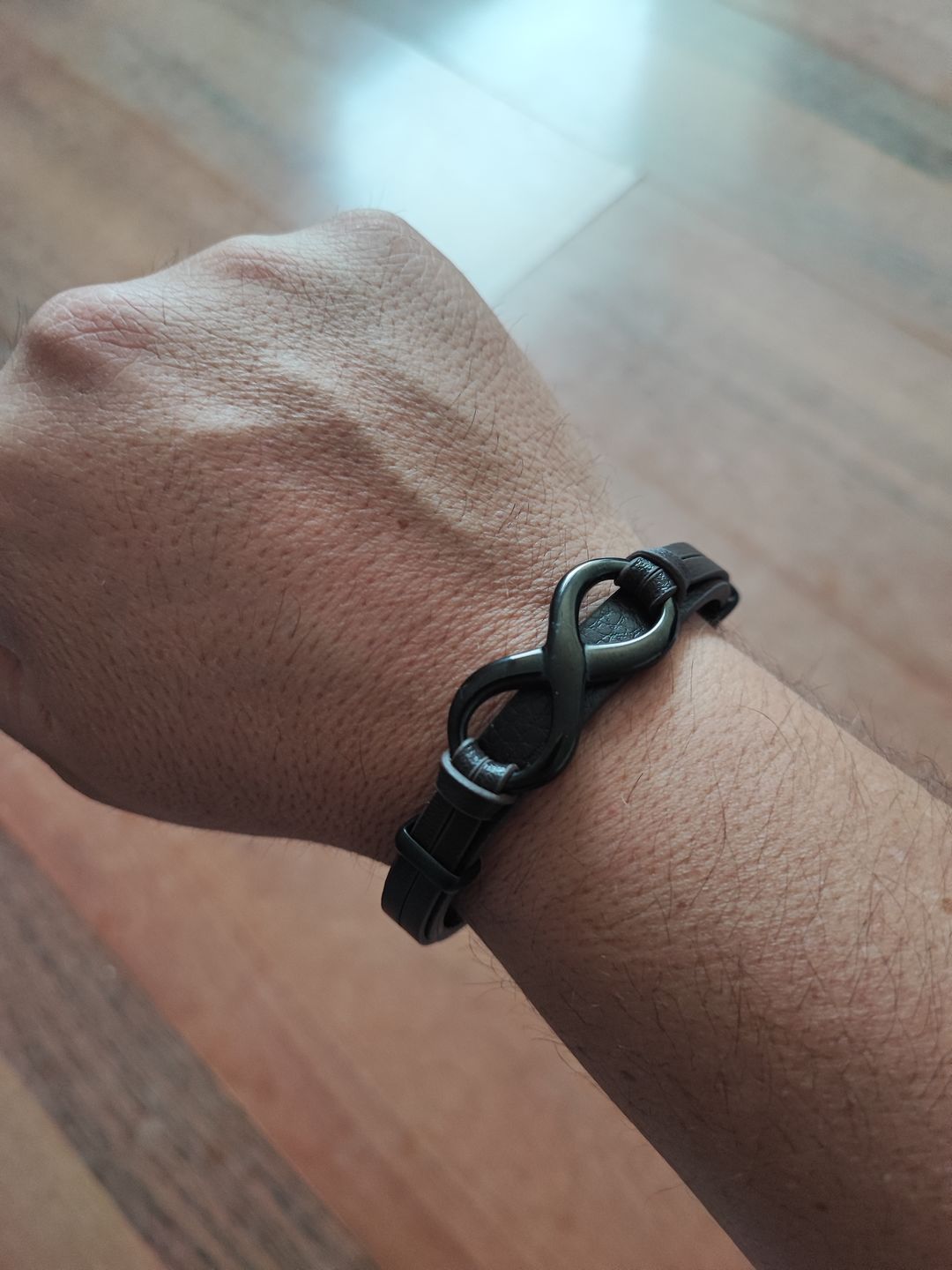 Customer photo review of Pulsera Infinito - Piel Natural
