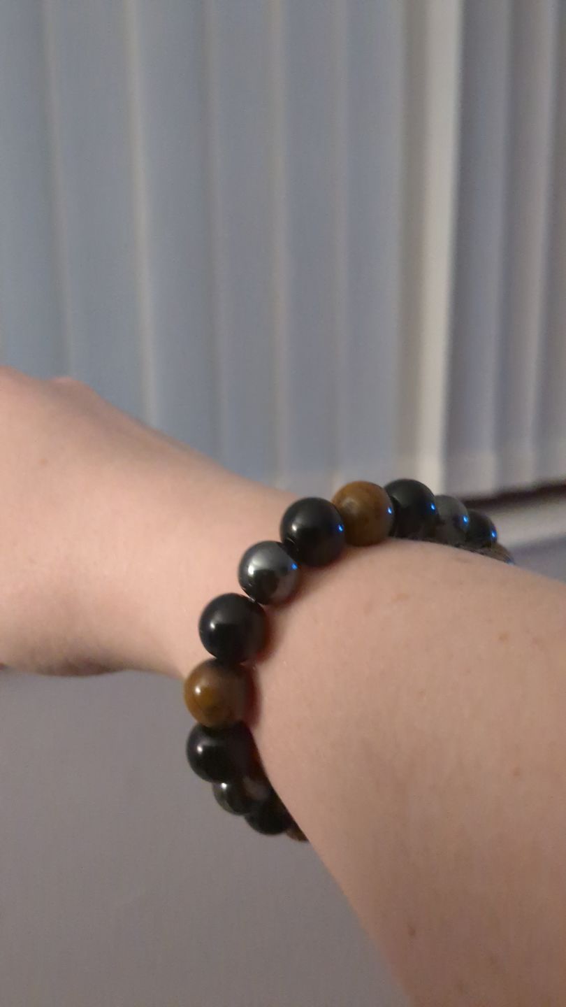 Customer photo review of Triple protection - beaded bracelet; black obsidian, tiger's eye and hematite