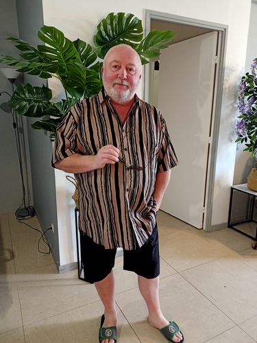 Customer photo review of Chemise boutonnée décontractée à manches courtes en coton marron à rayures vintage pour hommes