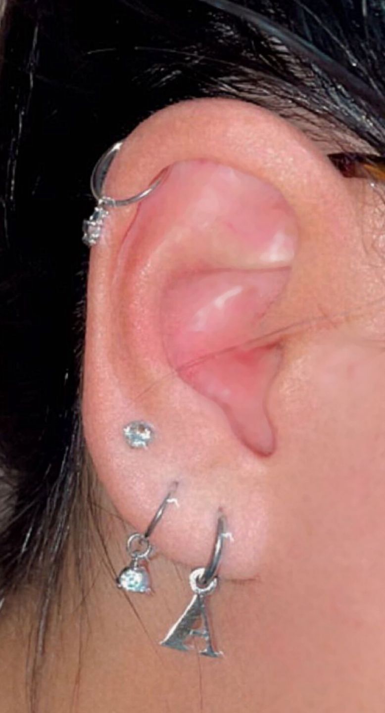 Customer photo review of Simple Letter Ohrring | 18K vergoldet
