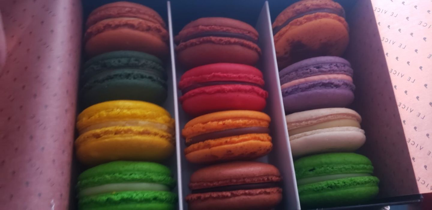 Customer photo review of Caja 12 Macarons