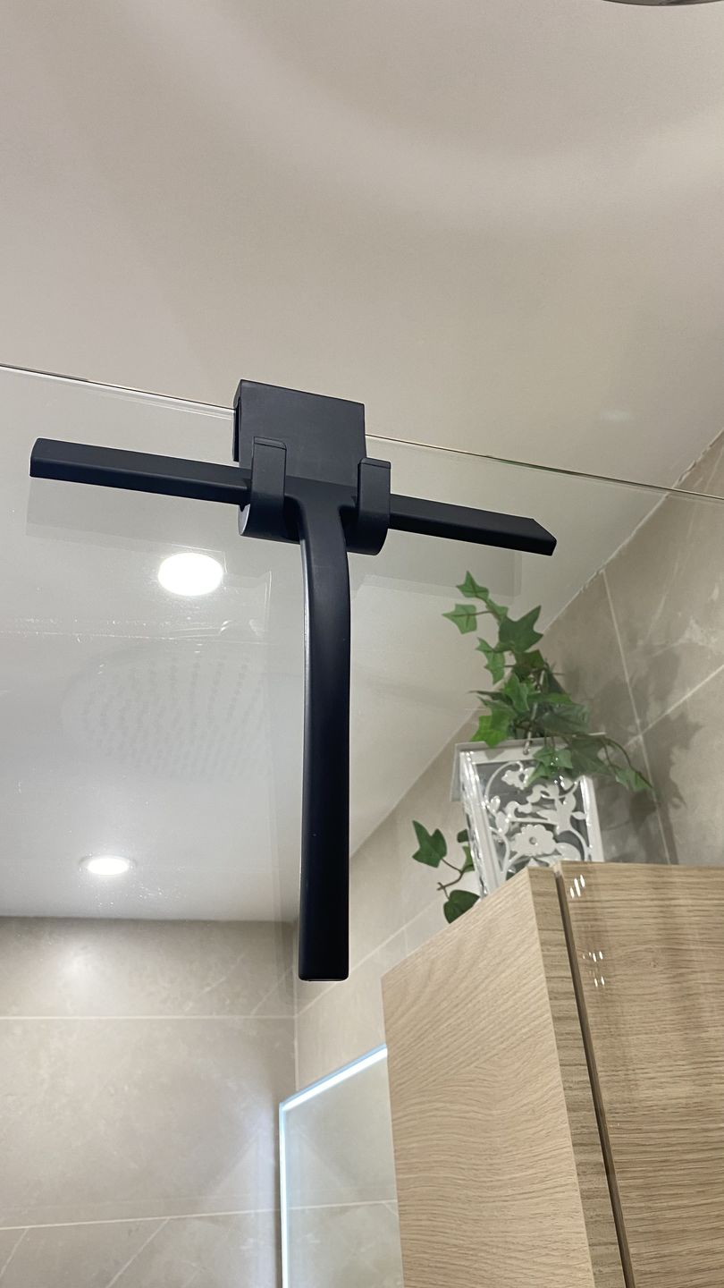 Customer photo review of Raclette pour Nettoyage Salle de Bain, Douche, Miroir et Carrelage