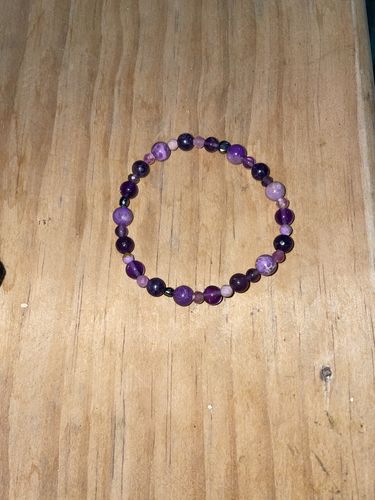 Customer photo review of Pulsera Mix de Minerales Morados (6 mm)