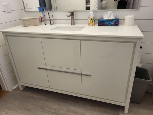 Customer photo review of AD60" Single Sink, High Gloss White, Quartz Countertop, Floor Standing Modern Bathroom Vanity