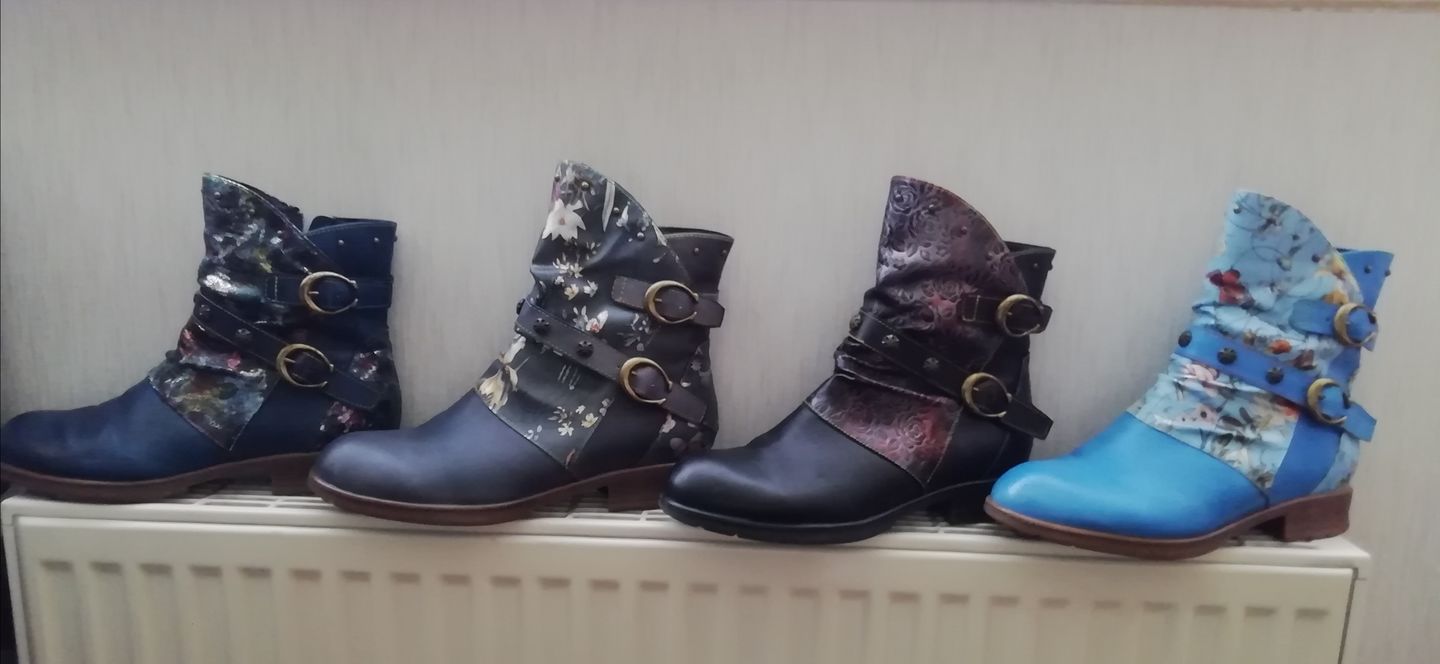 Customer photo review of Retro Painted Buckle Flat Shoes