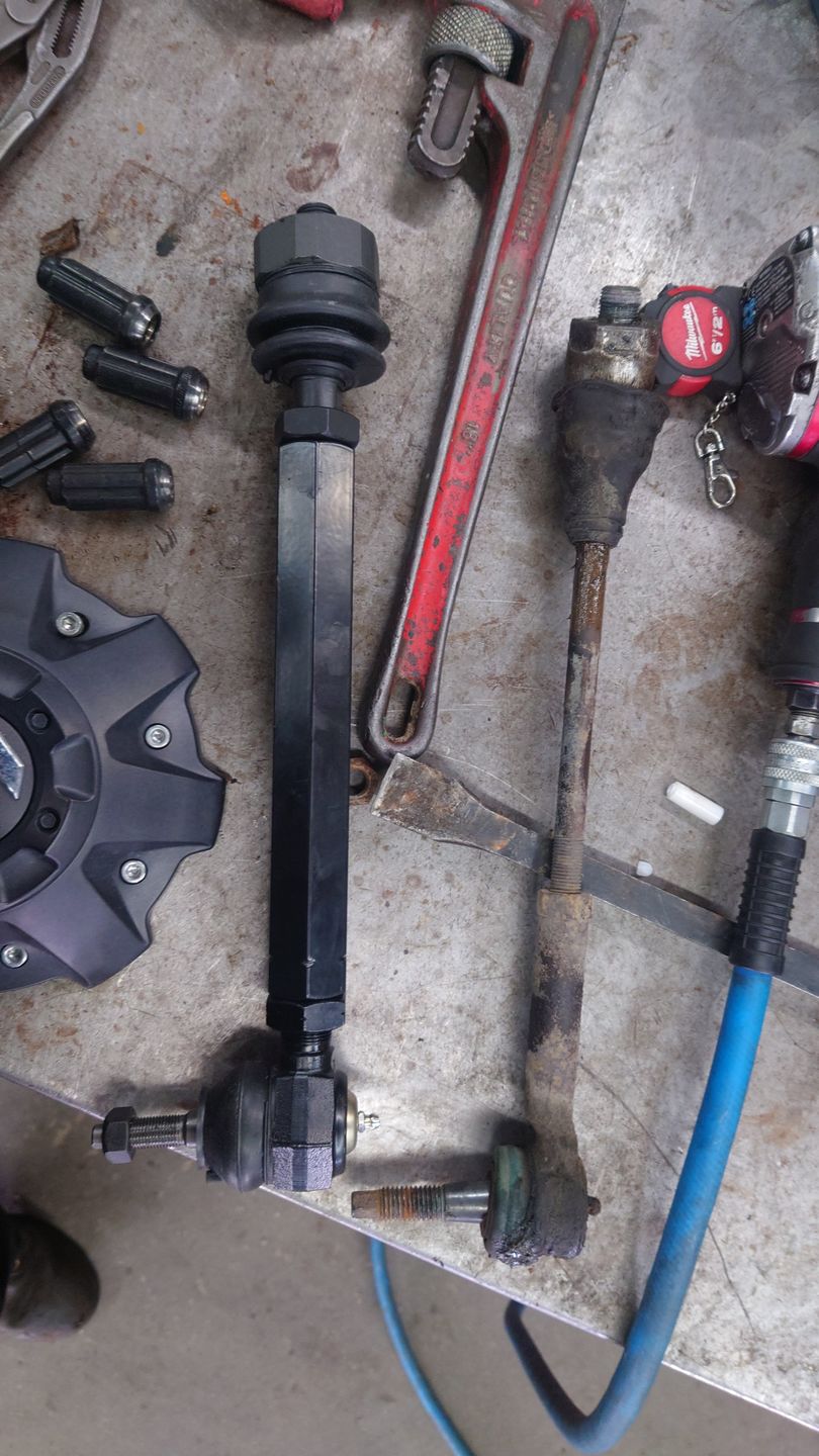 Customer photo review of 2001-2010 Duramax Death Grip Outer Tie Rods (KRTR10)