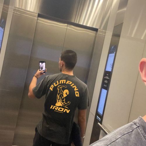 Customer photo review of The ''Pumping Iron'' Gym & Streetwear T-Shirt Black & Mango