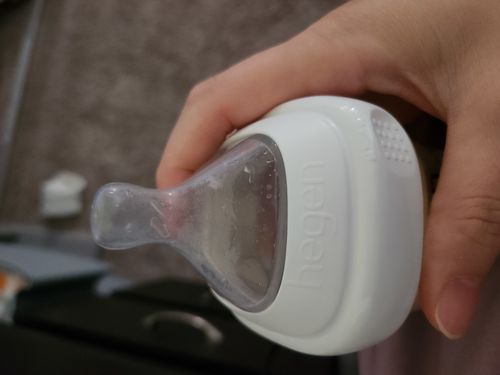 Customer photo review of Hegen PCTO™ 150ml/5oz Feeding Bottle PPSU 2-Pack with 2 x Slow Flow Nipple (1 to 3 months)