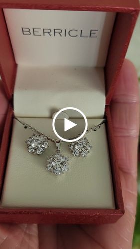 Customer video review of Flower CZ Pendant Necklace in Sterling Silver
