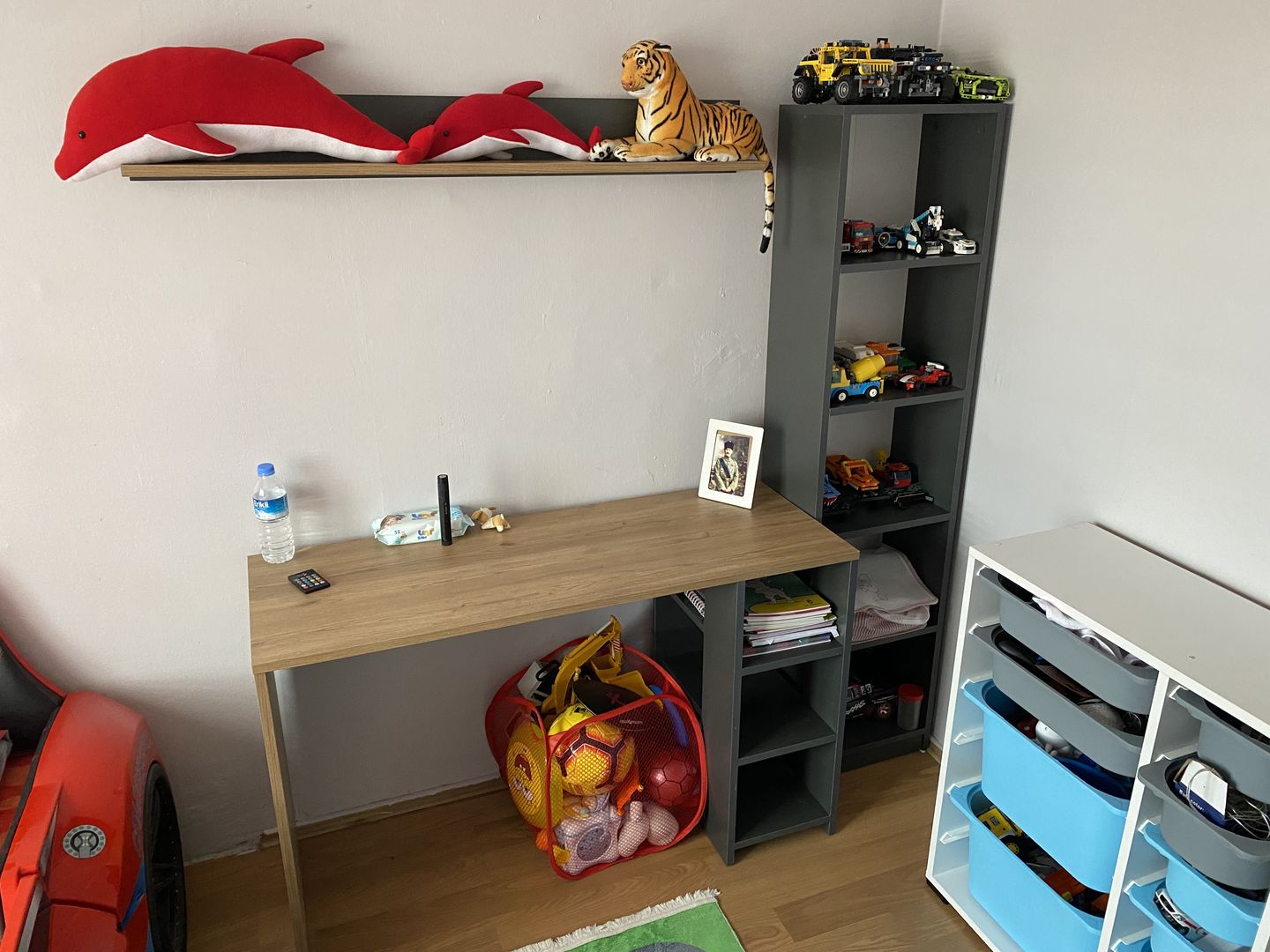 Customer photo review of Rani HA125 Kitaplıklı Raflı Çalışma Ofis Bilgisayar Masası Antrasit - Sepet Ceviz