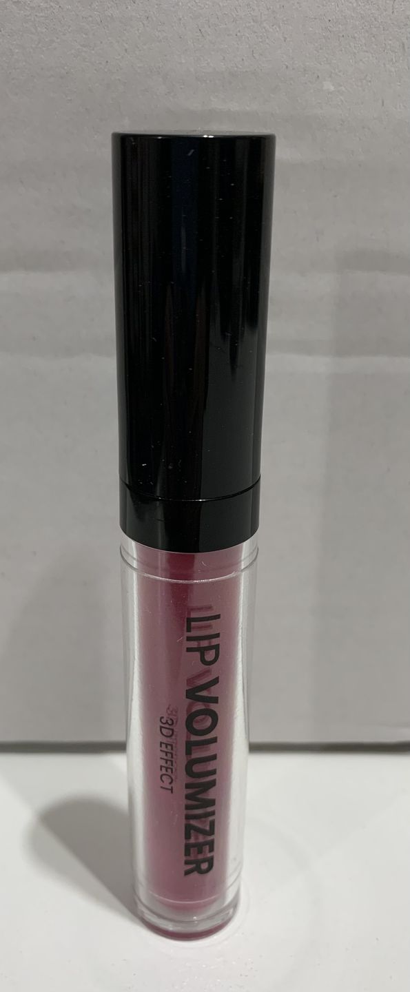 Customer photo review of Lip Volumizer - 3D Effect