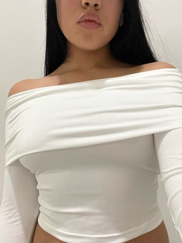 Customer photo review of THE OFF THE SHOULDER LONG SLEEVE