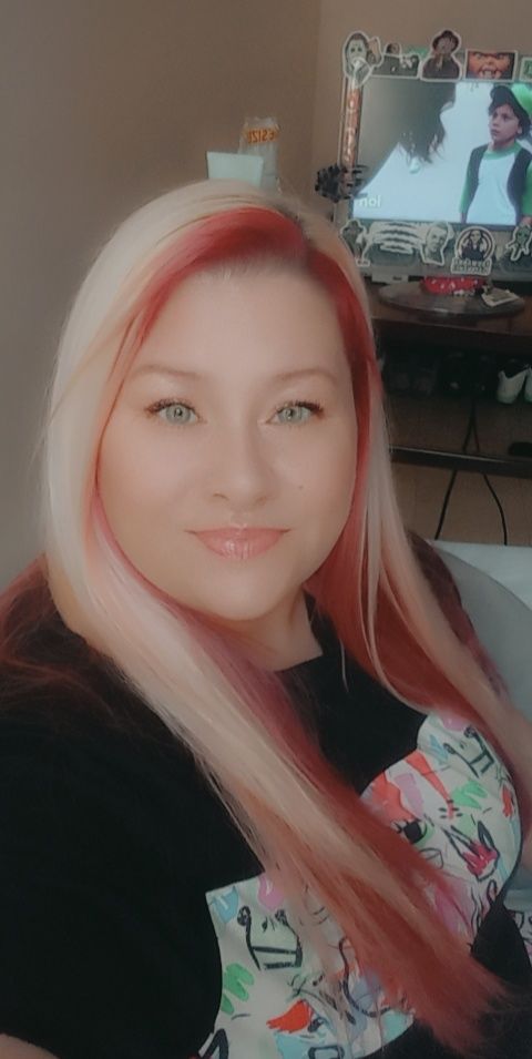 Customer photo review of Pixie Green Colored Contact Lenses