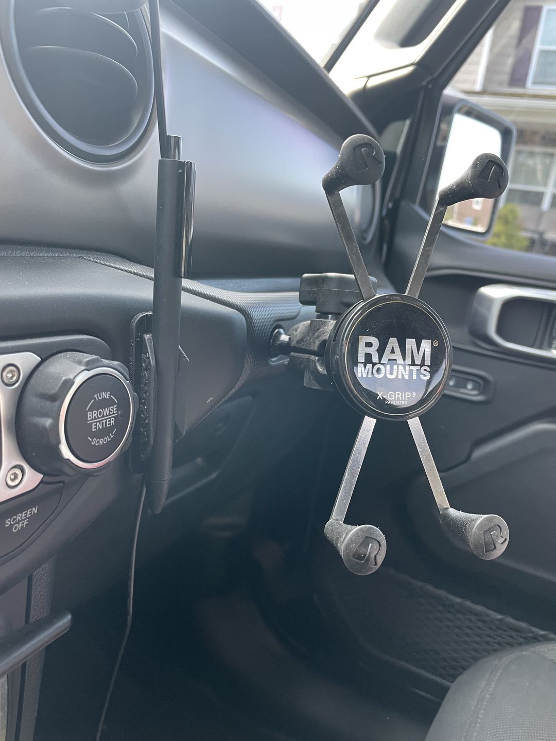 Customer photo review of Gladiator JT Grab Bar Ball Mount