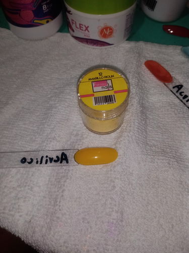 Customer photo review of Acrílico Acricolor Amarillo Piolín #12 Fantasy Nails