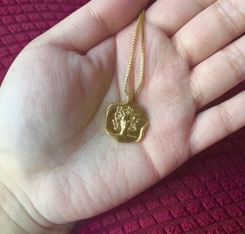 Customer photo review of Medusa Necklace (Gold)