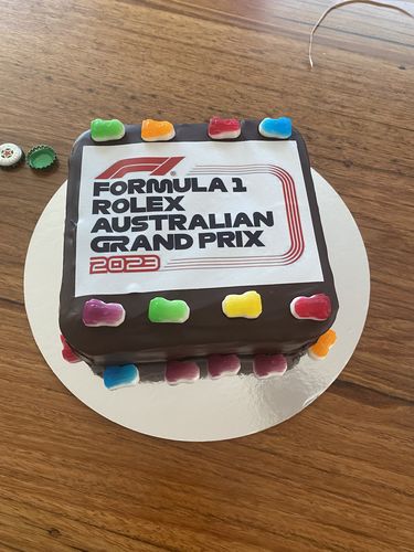 Customer photo review of 19 cm x 19 cm Square Pre-cut Custom Edible Icing Image