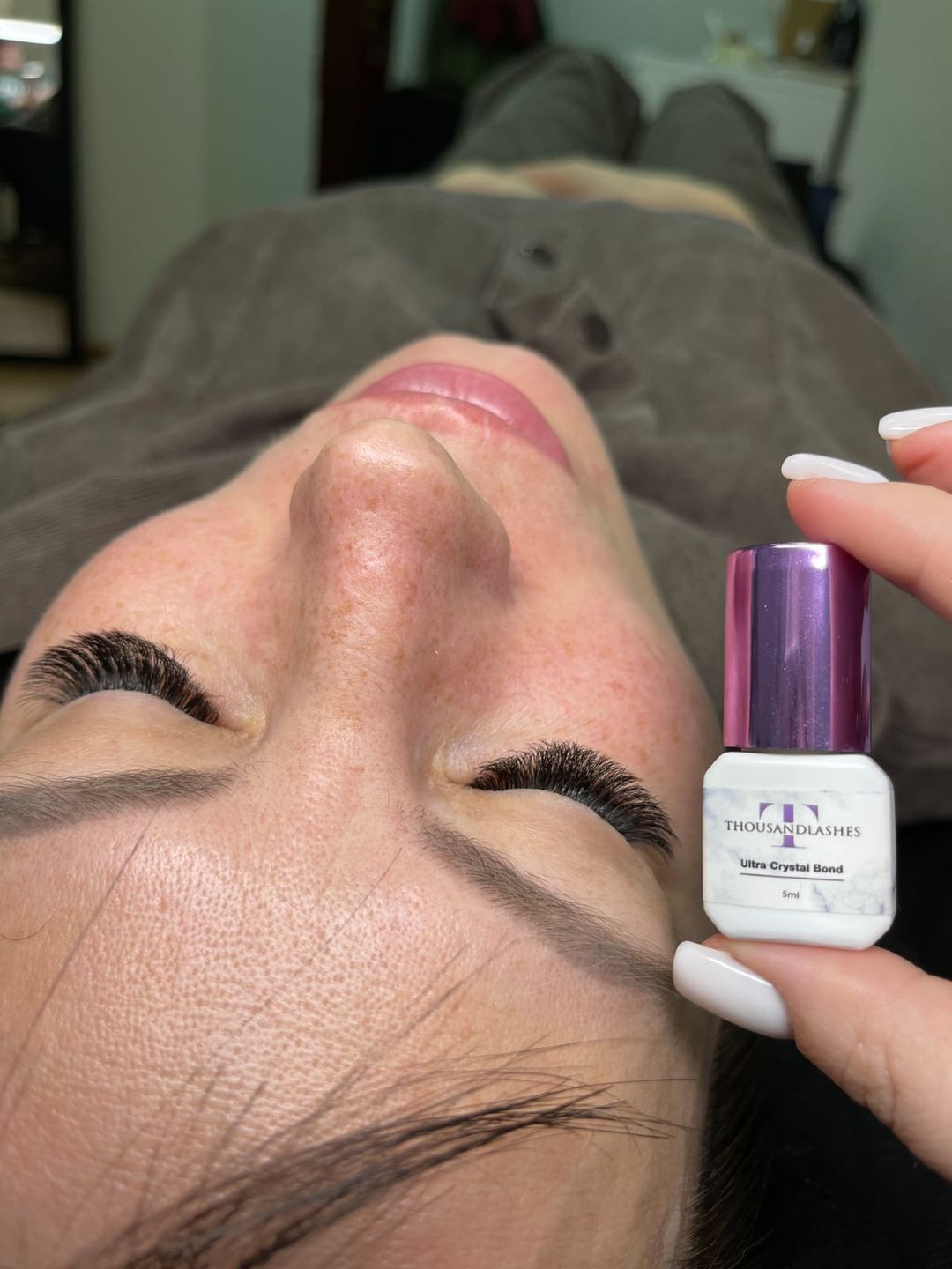 Customer photo review of EYELASH EXTENSION GLUE: THOUSANDLASHES’ ULTRA CRYSTAL BOND