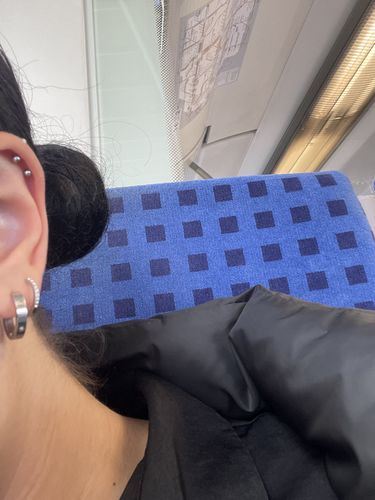 Customer photo review of Tiny Pave Huggie Ohrringe 14K Vergoldet