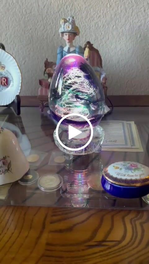 Customer video review of Glimmer Egg with Cremation Ash