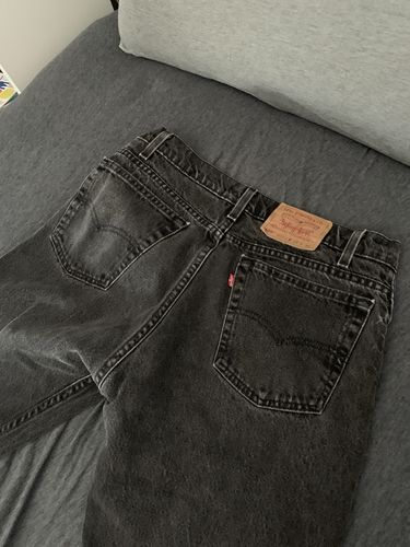 Customer photo review of Vintage Levi's 505 Regular Straight Fit Denim Jeans Size 34 x 30
