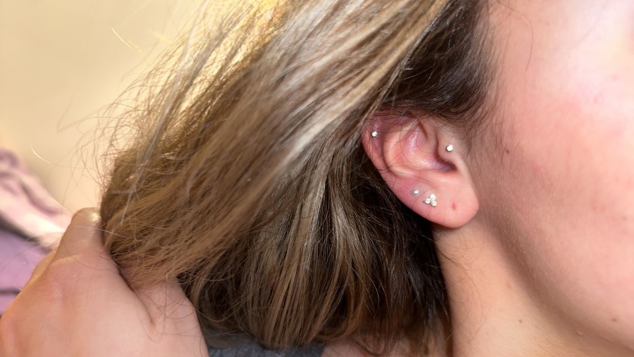 Customer photo review of Three Stones Ohrstecker | Titan