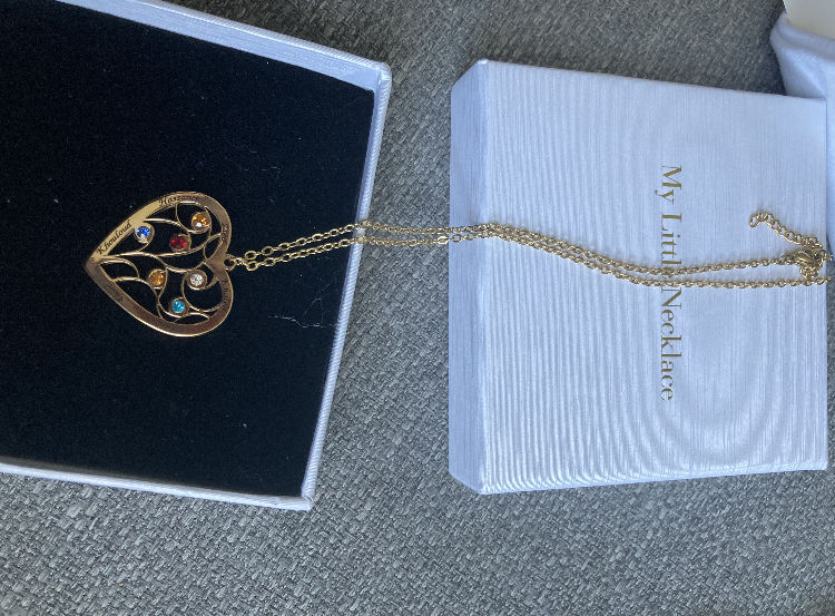 Customer photo review of Collier Coeur et Pierre de Naissance