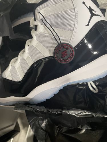 Customer photo review of Air Jordan 11 Concord 2018