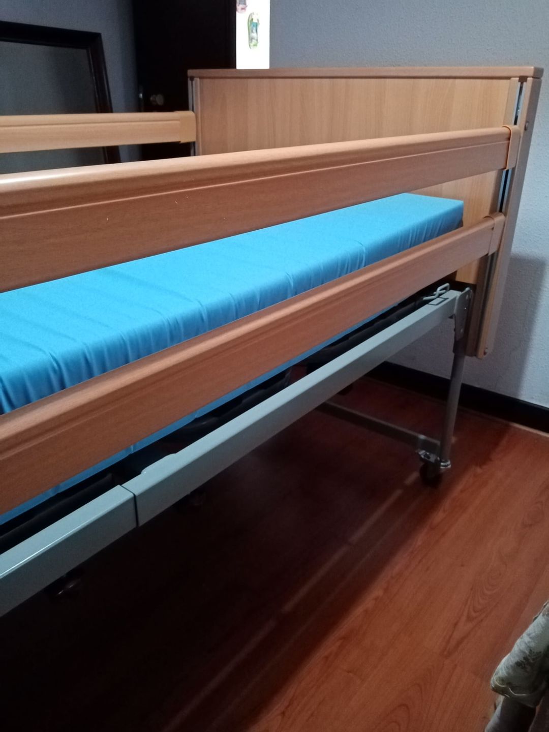 Customer photo review of Cama Articulada Elétrica Elevatória de Decúbito DELTA-5F-R