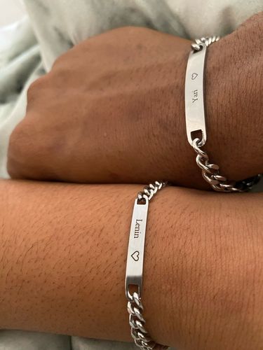 Customer photo review of Juego de pulseras grabadas para parejas