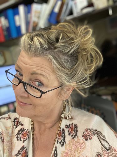 Customer photo review of JuvaBun Messy Bun