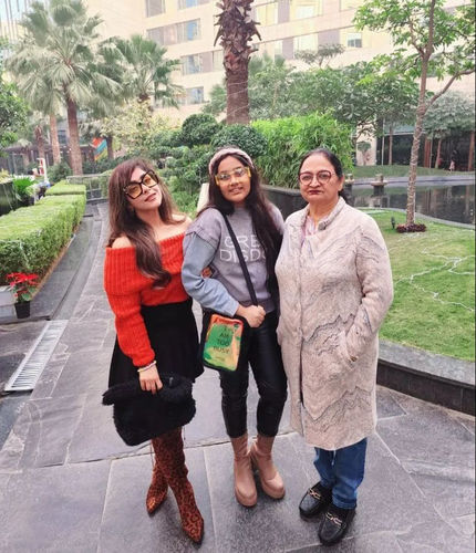 Customer photo review of Busy Be Fur Sling Black