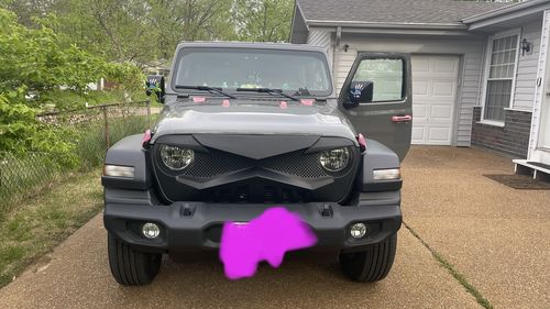 Customer photo review of Hawke Grille - Matte Black for 18-23 Jeep Wrangler JL & Gladiator JT