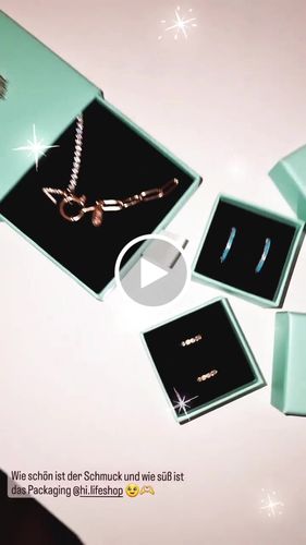 Customer video review of Irene Pave Huggies 18 Karat Vergoldet