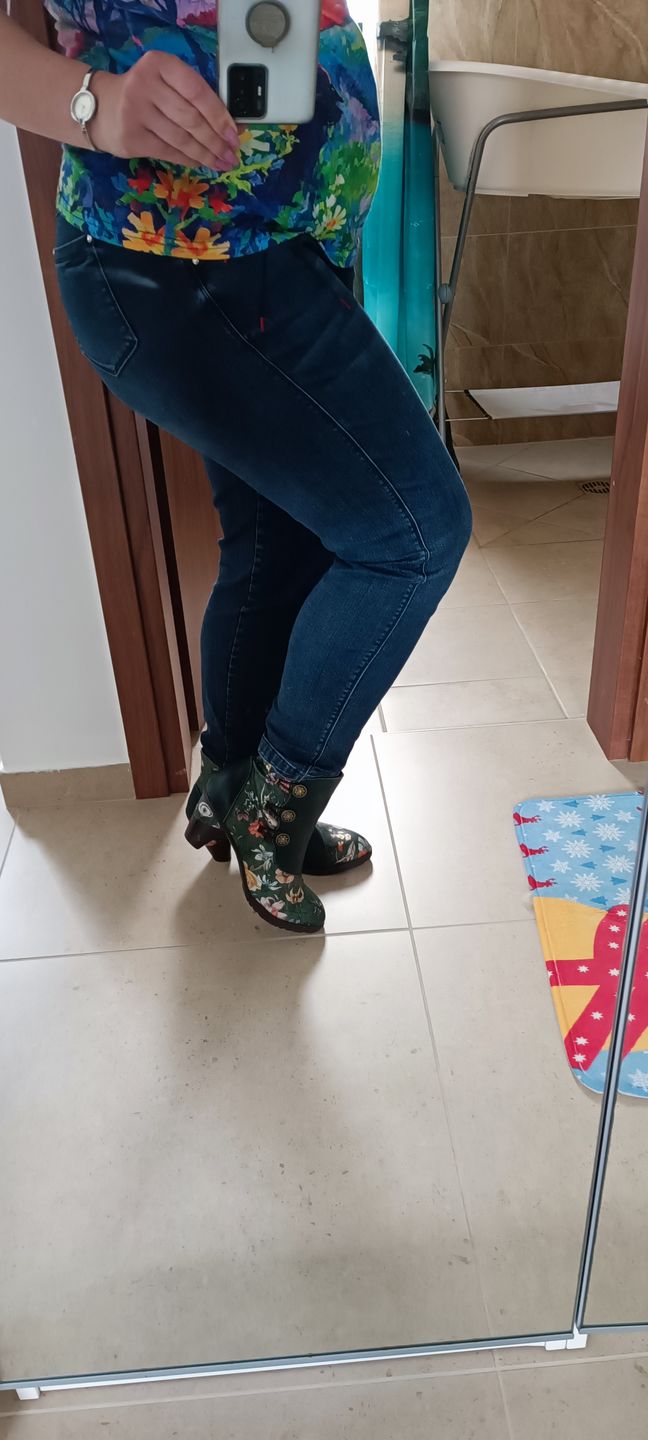 Customer photo review of Retro Handmade Floral Stitching Button Boots