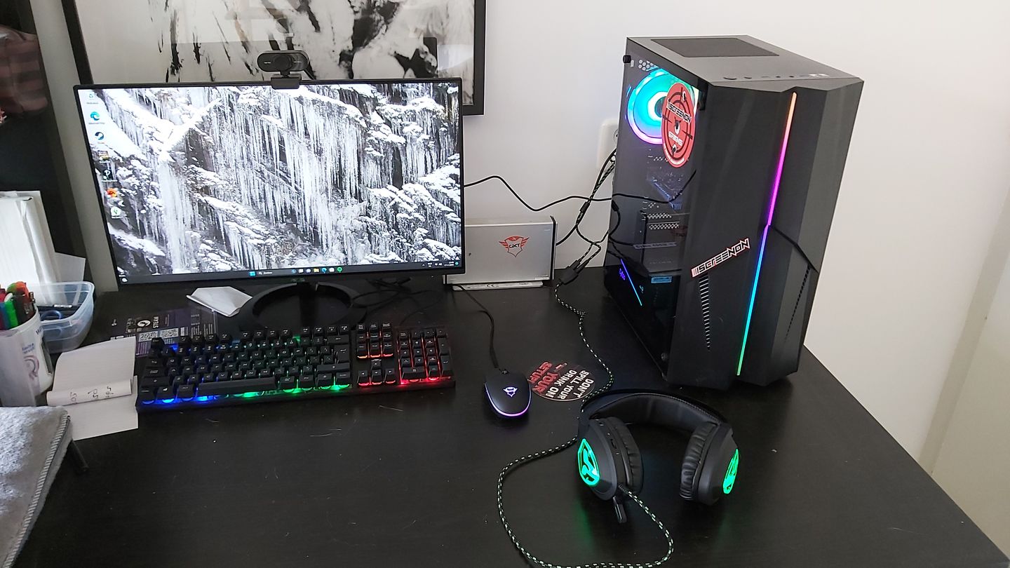 Customer photo review of ScreenON - Racing Gaming Set + Porsche Flag - F6124024 - (GamePC.F11040 + 24 Inch Monitor + Toetsenbord + Muis + Controller + Gratis Porsche Flag)