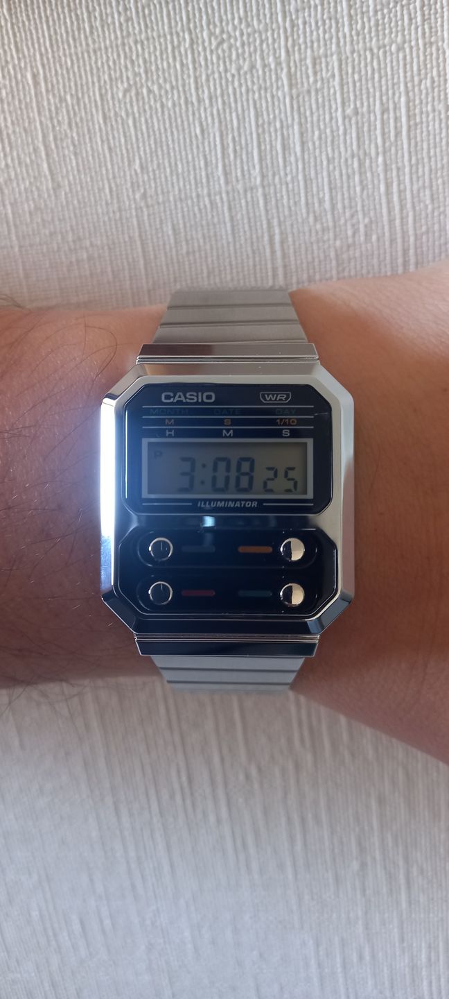 Customer photo review of Reloj Casio Vintage A100WE-1ADF Alien F-100 Reissue Plateado