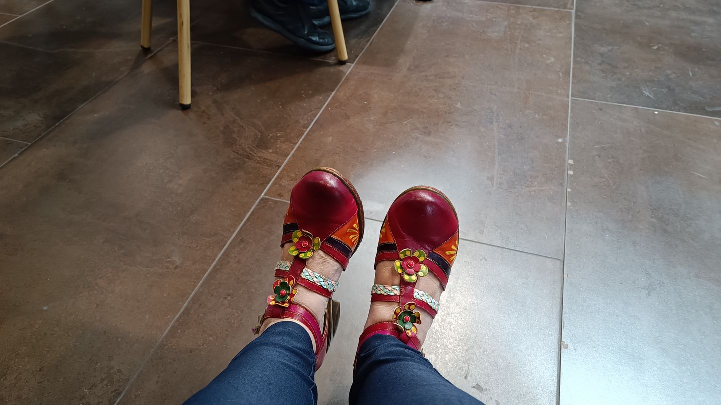 Customer photo review of Bohemian Leather Printing Stitching Non-slip Breathable Sandals